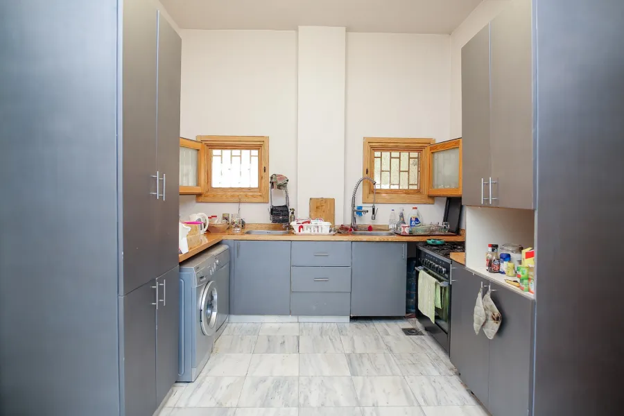 فيلا مستقلة للبيع 1100م  كينج مريوط (أعلي ربوه في البحيرة - خطوات من هيلتون كينج رانش والأستاد)