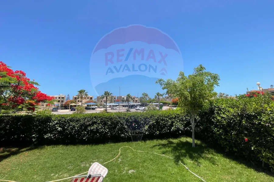 Ground chalet with garden for sale (Marina 4) 165 m