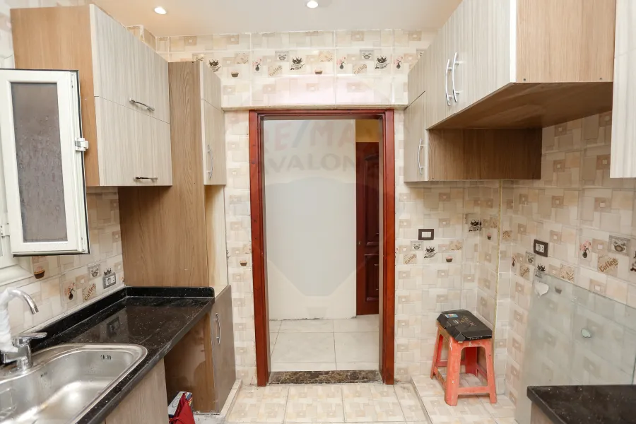 شقة للبيع 140 م + روف خاص  لوران (ش الإقبال)