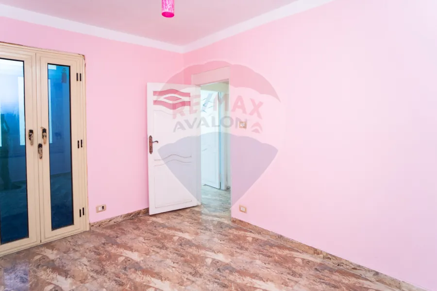 شقة للبيع 120 م صافى كامب شيزار (ثانى نمرة من البحر- فيو بحر مباشر)