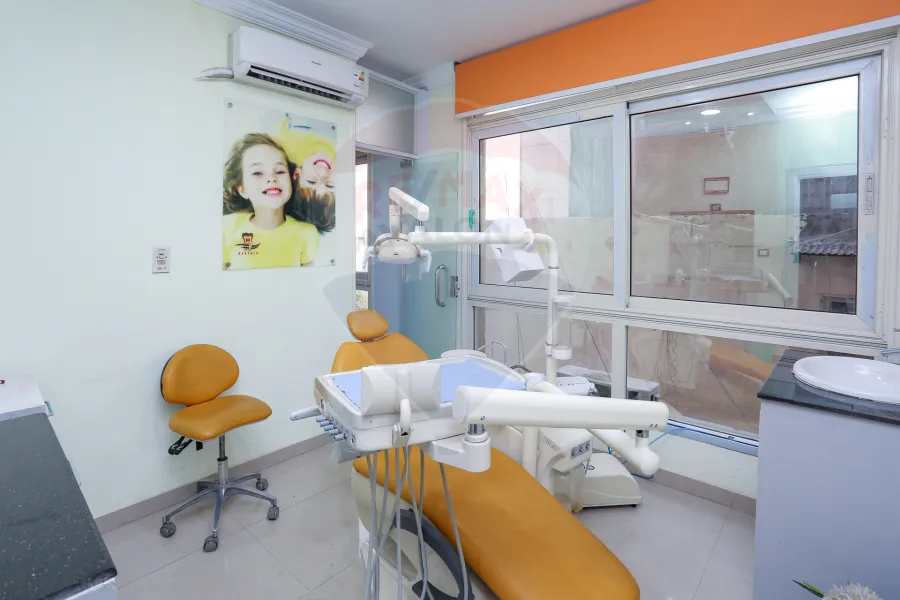 Medical Center for sale 220 m Al Azarita (Sutter St)