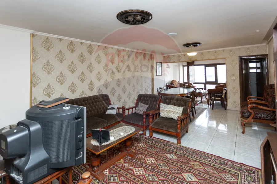 Apartment for sale 120 m Tharwat (directly on the sea)