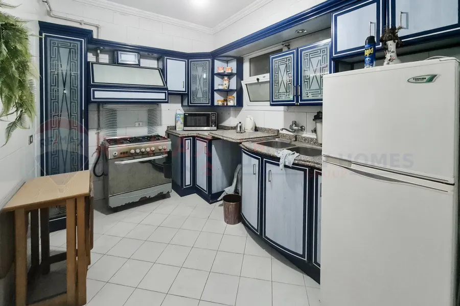 شقة للإيجار السنوى المفروش 150 م لوران (تالت نمرة من البحر)