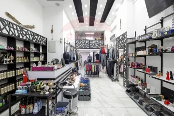 محل  للبيع 50 م ميامى (شارع الارمن خطوات من البحر)