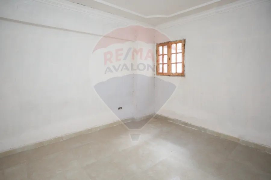 شقة للبيع 185 م محرم بك (ش زين العابدين)