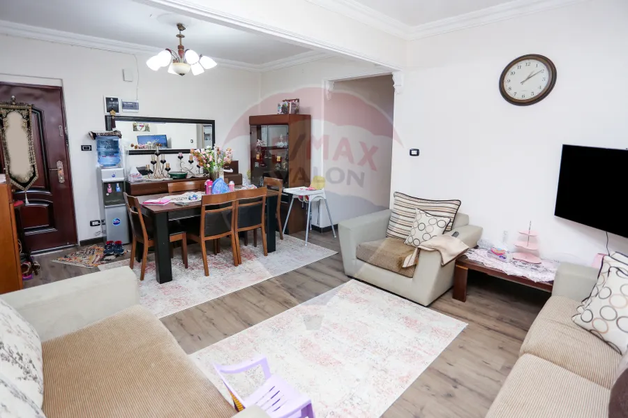 شقة للبيع 100 م ميامي (ش 45 خطوات من البحر)