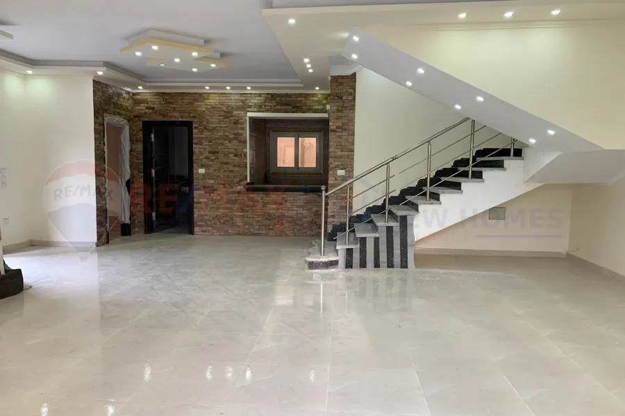 stand Alo1ne for sale 400 m King Mariout (Cordoba St.)