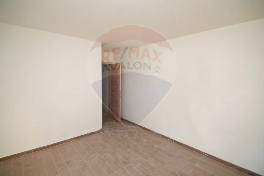 شقة للبيع 171 م كومباوند فالوري سموحة ( ش النقل والهندسة )