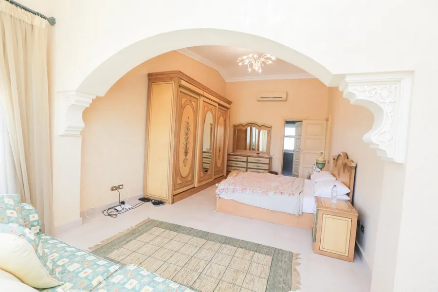 فيلا مستقلة فاخرة  2000م للبيع بلسان الوزراء