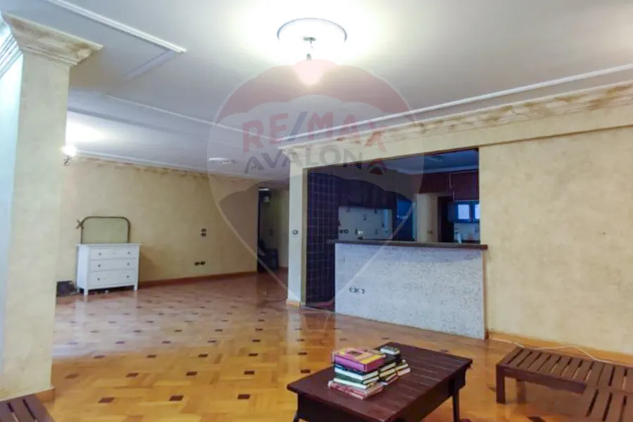 Apartment for sale 230 m Gleem (Moustafa fahmy st. next to elshrouk hospital)