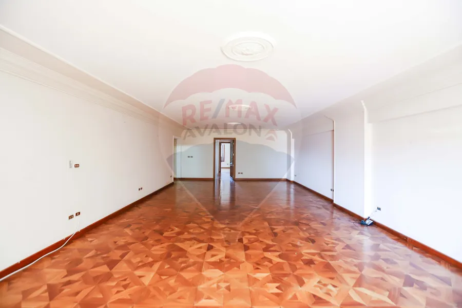 شقه للبيع 218 م جليم ( ش ابو قير مباشره )