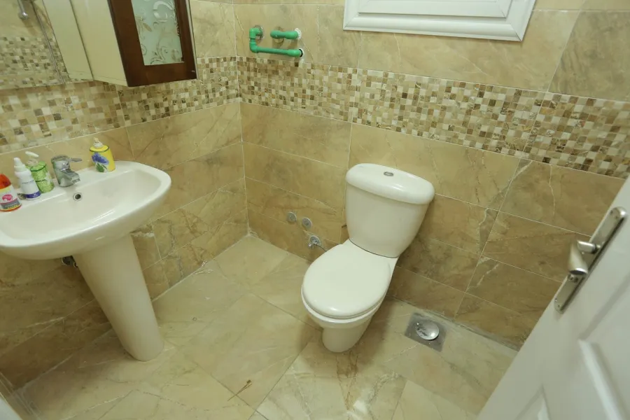 شقة للبيع 240م صافى زيزنيا -بين الترام وش ابوقير- خطوات من سان ستيفانو والبحر