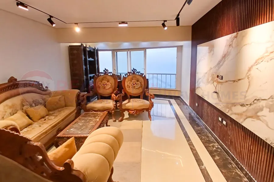 شقة للبيع 145 م ستانلي (علي البحر مباشرة)