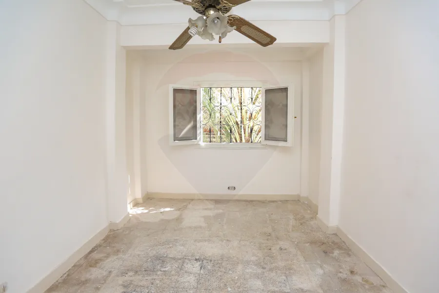 فيلا للبيع 250 م سموحة (ش مصطفي كامل)