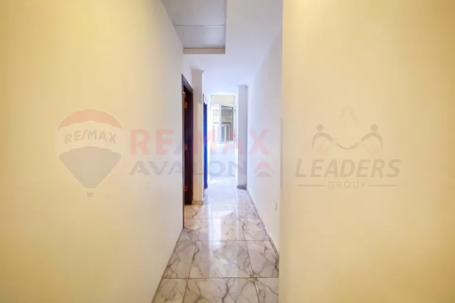 Licensed administrative headquarters for rent, 75 m Camp Caesar (directly on the tram)