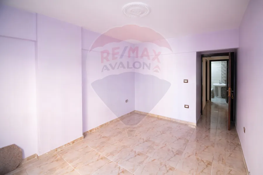 شقة للبيع 107 م  محرم بك (حي محرم باشا)