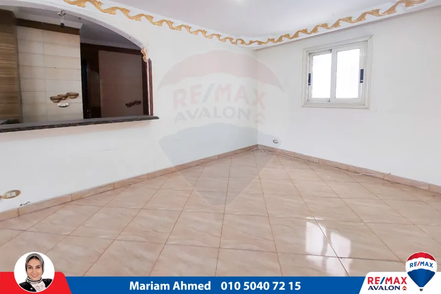 شقة للإيجار 120م كامب شيزار(خطوات من البحر)