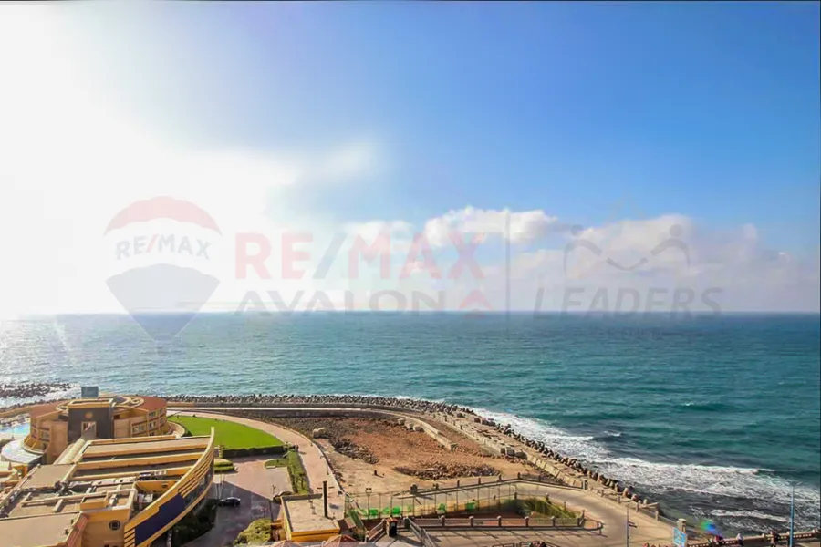 Apartment for sale 525 m Roushdy (directly on the sea)