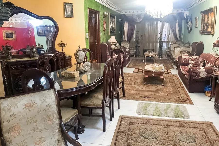 شقة للبيع 270م العصافرة (خطوات من البحر)