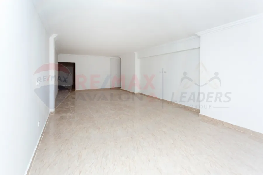 شقة للايجار 202 م سموحة (جراند فيو)