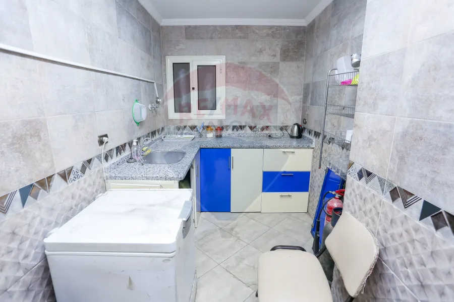 Administrative Office for rent 125m Janacklees ( Elsalam Interbuild Tower - Abu Qir St.)