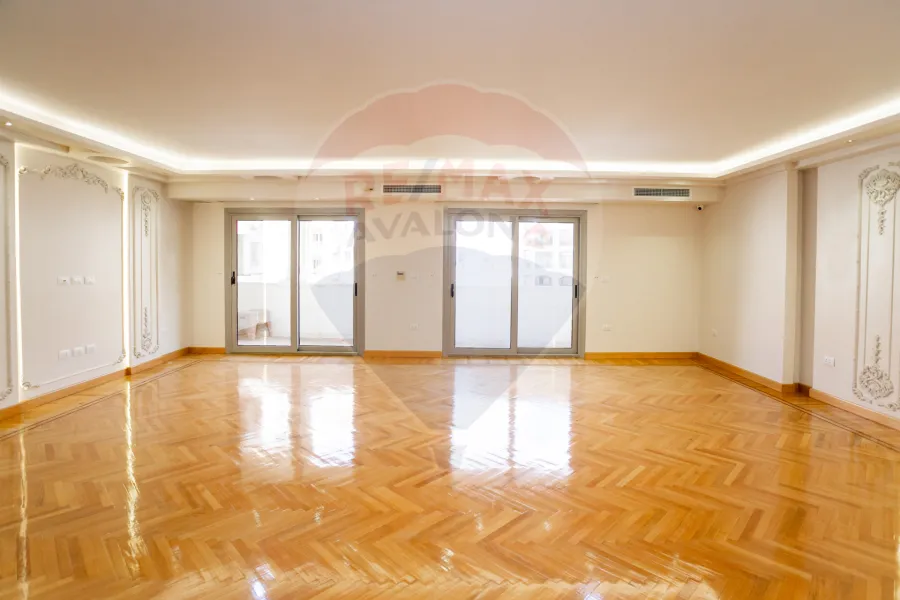 شقة للبيع 245 م سموحه (ش فوزي معاذ الرئيسي)