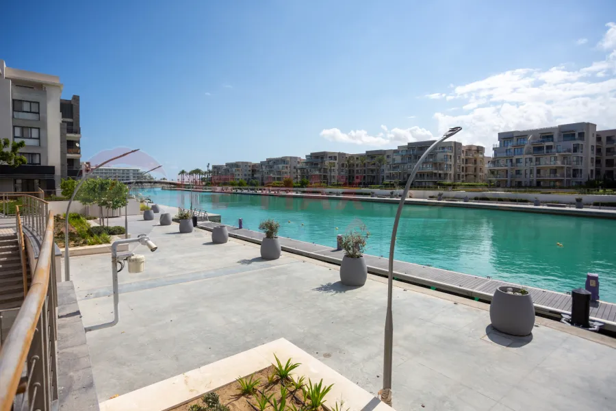 Ground chalet with garden for sale (Marassi - Marina) 140 m