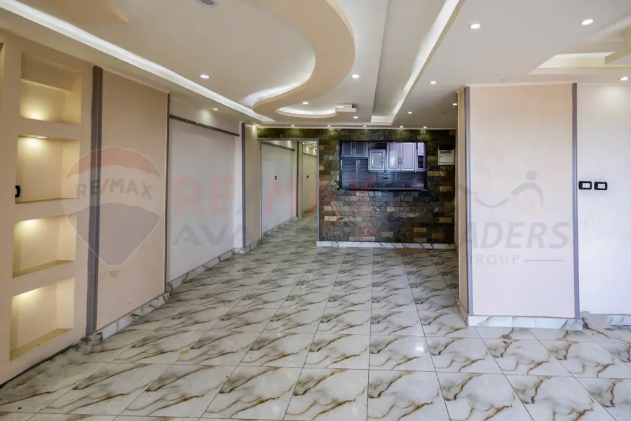 شقة للبيع 187 م كليوباترا (علي البحر مباشرة)