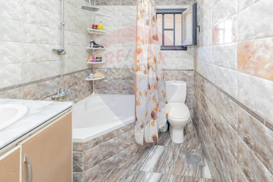 شقة للبيع 125 م ميامي (متفرع من ش جمال عبدالناصر)