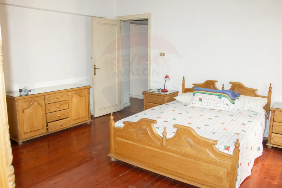 شقة للبيع 160 م سموحة ( خطوات من نادى سموحة )