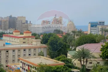 شقه للإيجار 140 م مصطفي كامل (علي الترام مباشرة)