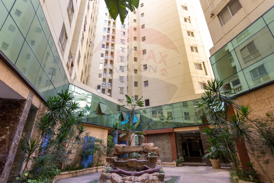 شقة للبيع 271 م سموحة (ش البرت الاول)