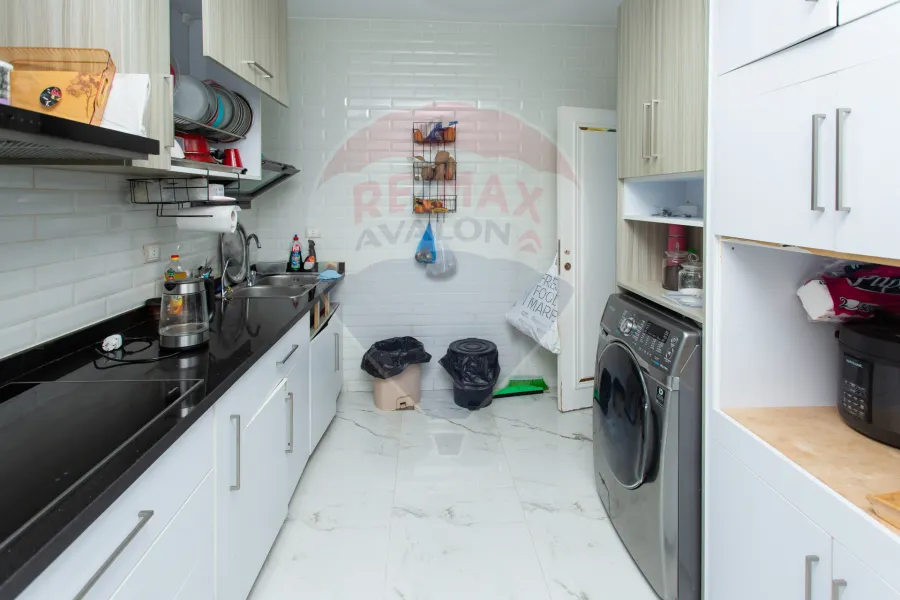 شقة للبيع 235 م ستانلي (علي البحر مباشرة - عمارة براند)