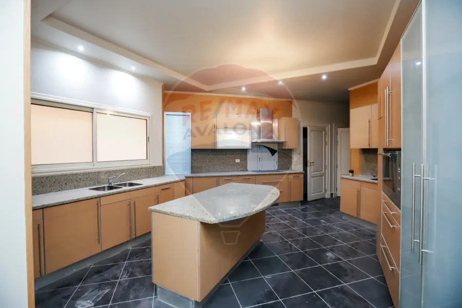 (شقة للبيع 550 م كفر عبده (  ميدان سان جينى _ عمارة اللوتس