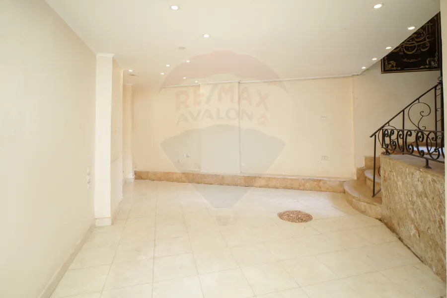 محل دوبلكس 50 م للايجار سموحة (ش توت عنخ آمون)