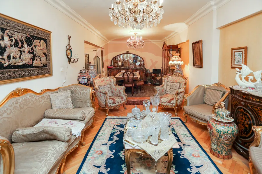 شقة للبيع 125 م كفر عبده (ش خليل الخياط)