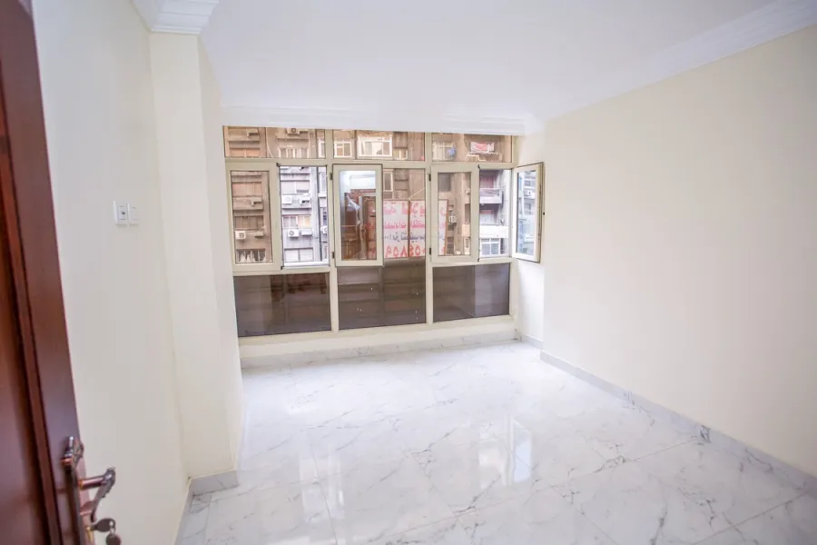 مكتب للايجار 100م بولكلي (ش أبو قير الرئيسي)