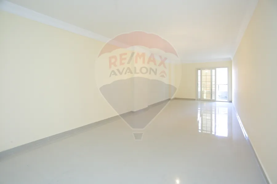 شقة للبيع 165 م سبورتنج (خطوات من نادى سبورتنج)