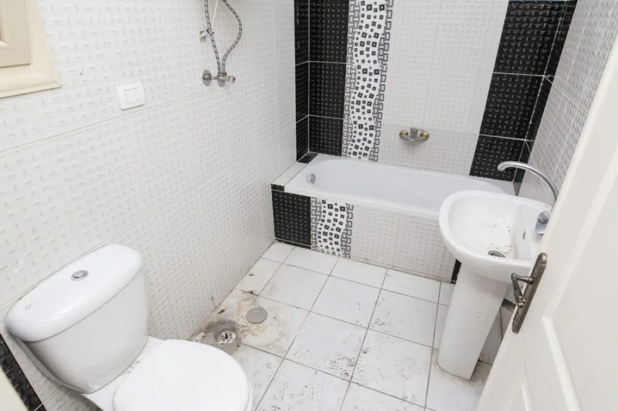 شقة للإيجار 210م لوران - ش شعرواي - خطوات من الترام