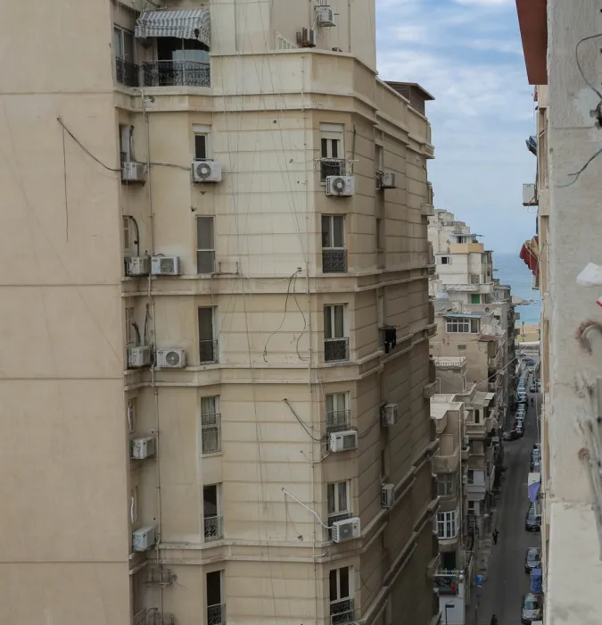 شقة للبيع 240م صافى زيزنيا -بين الترام وش ابوقير- خطوات من سان ستيفانو والبحر