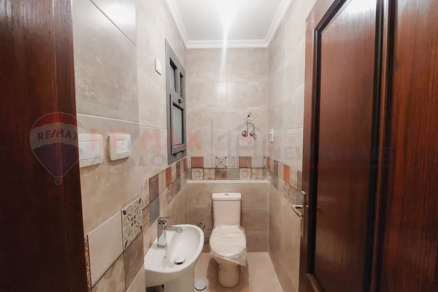 Administrative unit for rent 107 m Smouha (Fawzy Moaaz st - brand building)