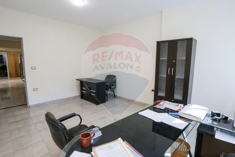 مكاتب إدارية للايجار مساحات مختلفة تبدأ من 20 م بمحطة الرمل (شارع فؤاد)