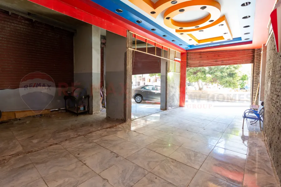 Corner shop for rent 121 m Janaklis (directly on the tram)