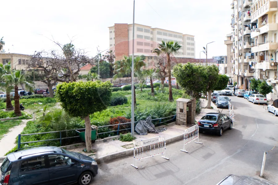 شقه اداري للبيع 120 م كامب شيزار (شارع احمد قمحه الرئيسي)