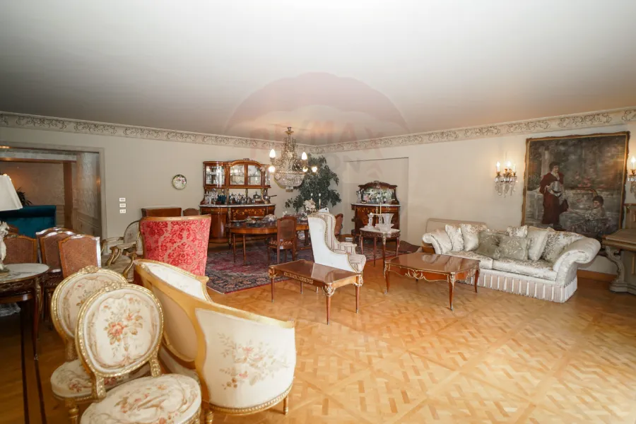 شقة للبيع 270 م سموحة (ش ألبرت الأول)