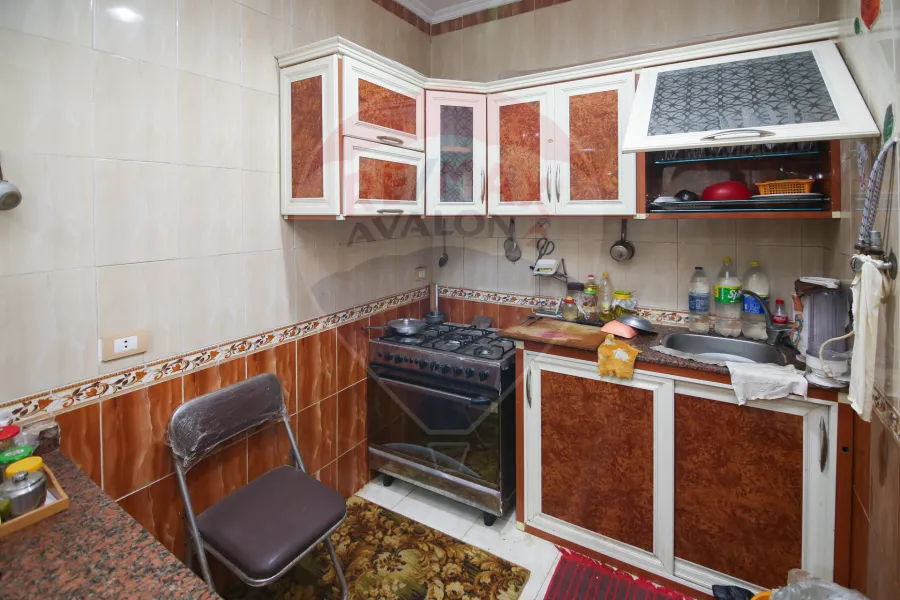 شقة للبيع 83 م كامب شيزار (ش صلاح ذهني)