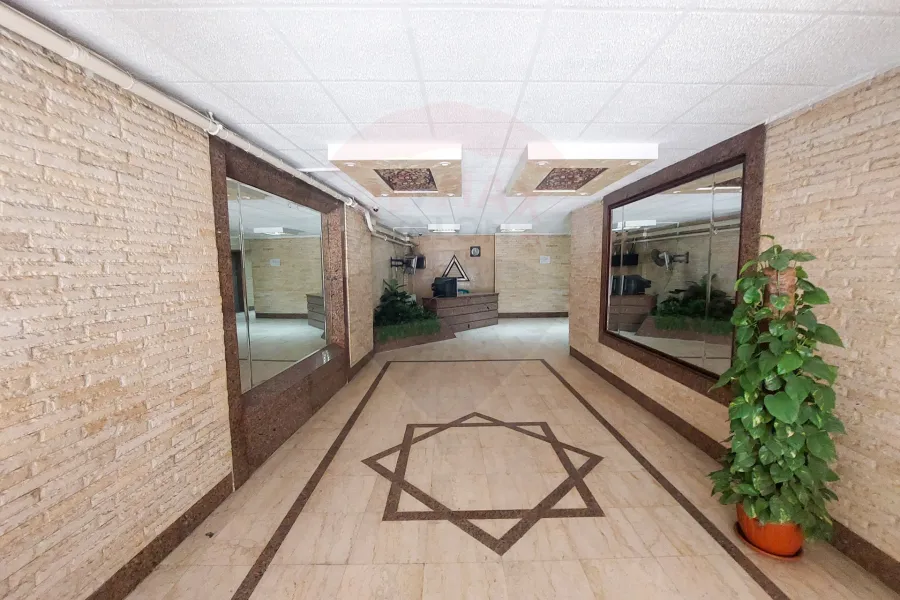 ( شقة للبيع 200م جليم (  ش أبو قير مباشرة