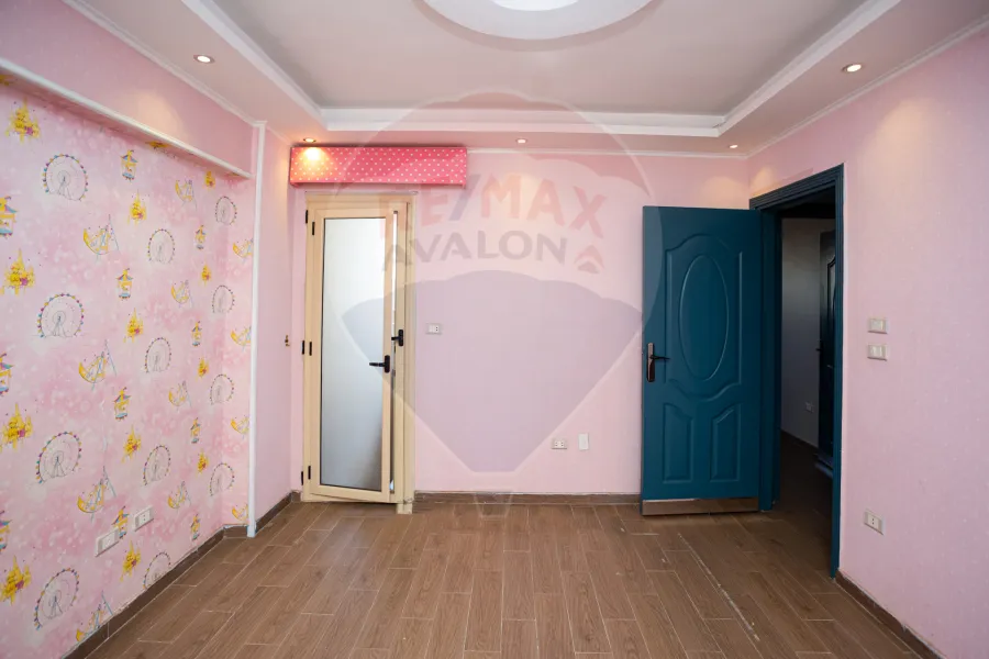 شقة للبيع 217 م سابا باشا (خطوات من ش ابو قير)