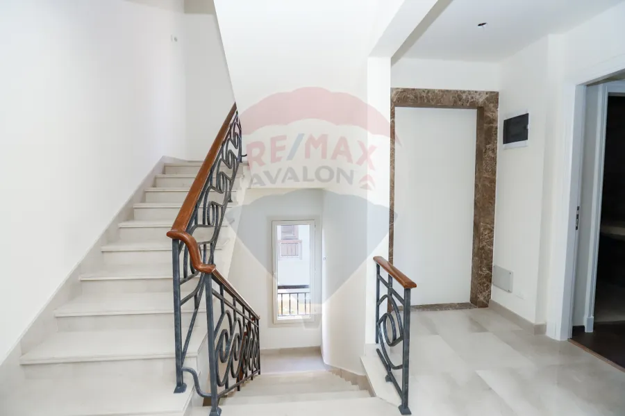 standalon Villa for Sale 418 m King Marriott (jiwar Compound)