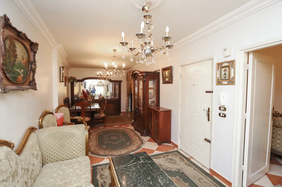 شقة مفروشة للإيجار 123م ميامي ( ش سيد رضوان )